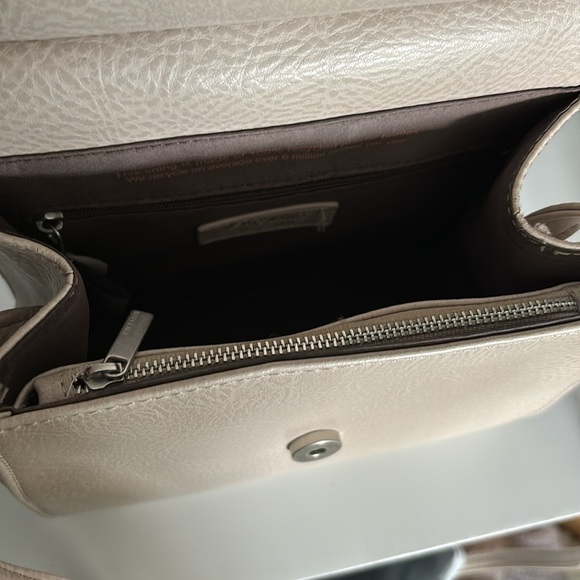 Matt & Nat Shoulder Bag - Picture 4 of 5